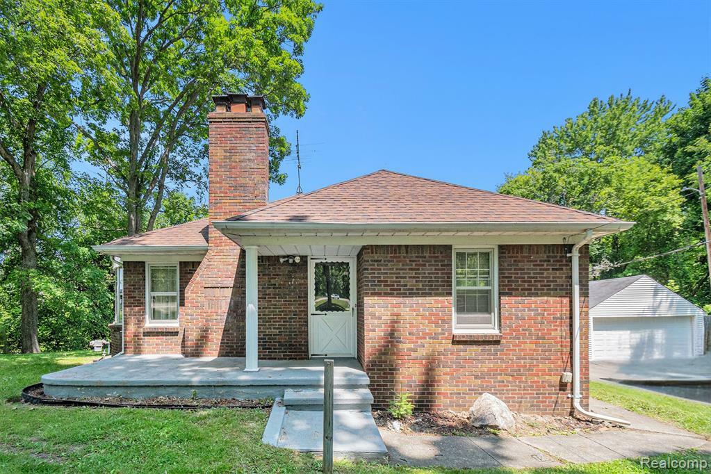 3382 W Silver Lake Road  Fenton MI 48430 1375 photo