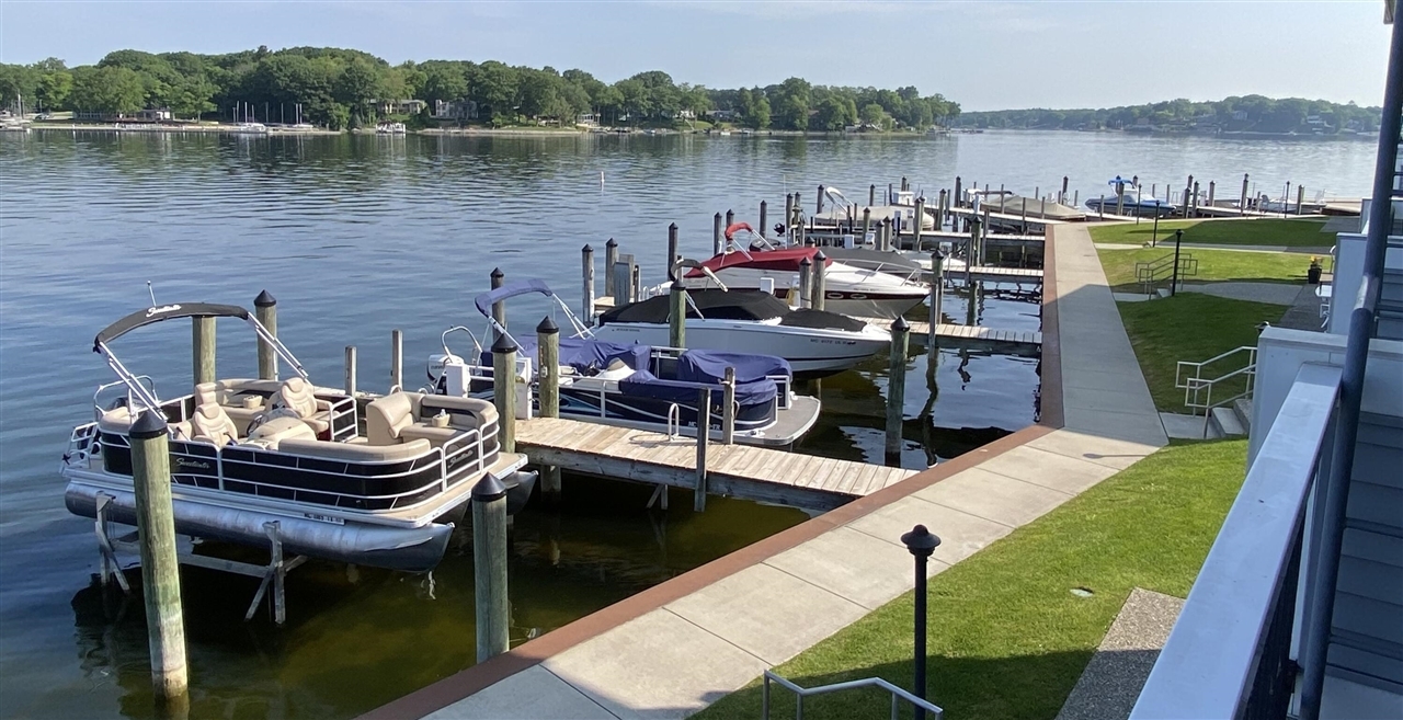 Property Photo:  400 Lakeview Court 29-E  MI 49456 