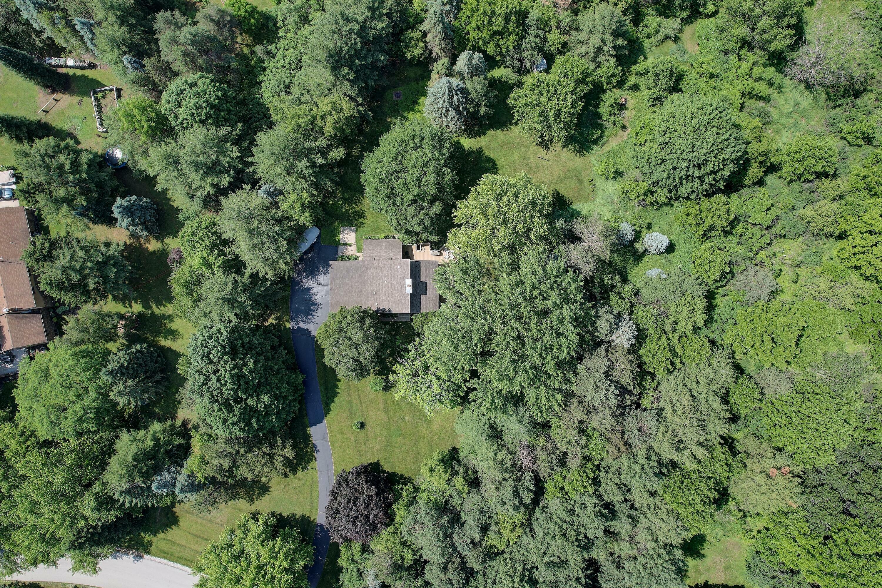 Property Photo:  W332s3829 Lilac Ct  WI 53118 