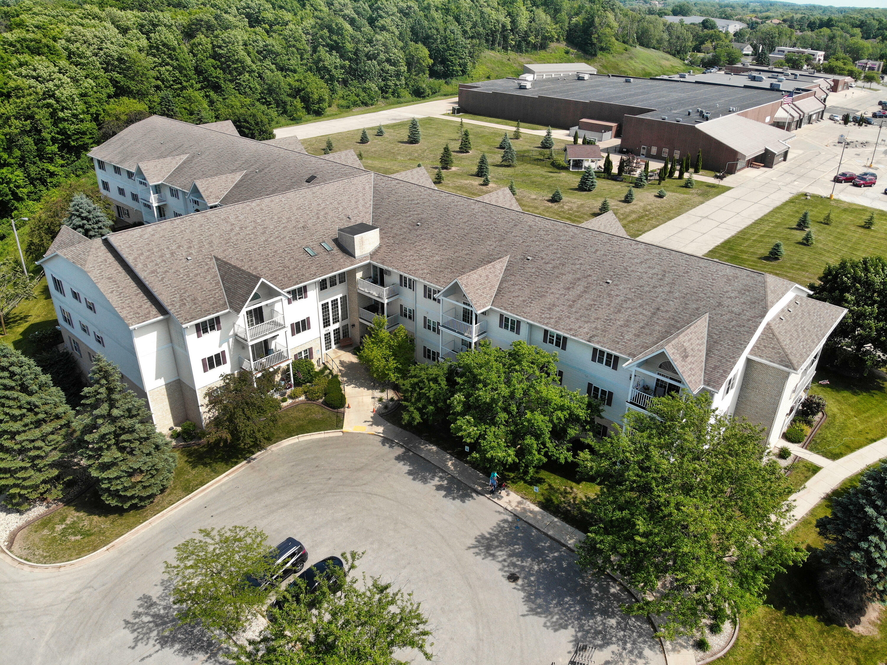 Property Photo: 715 Canterberry Ct 102 WI 53090