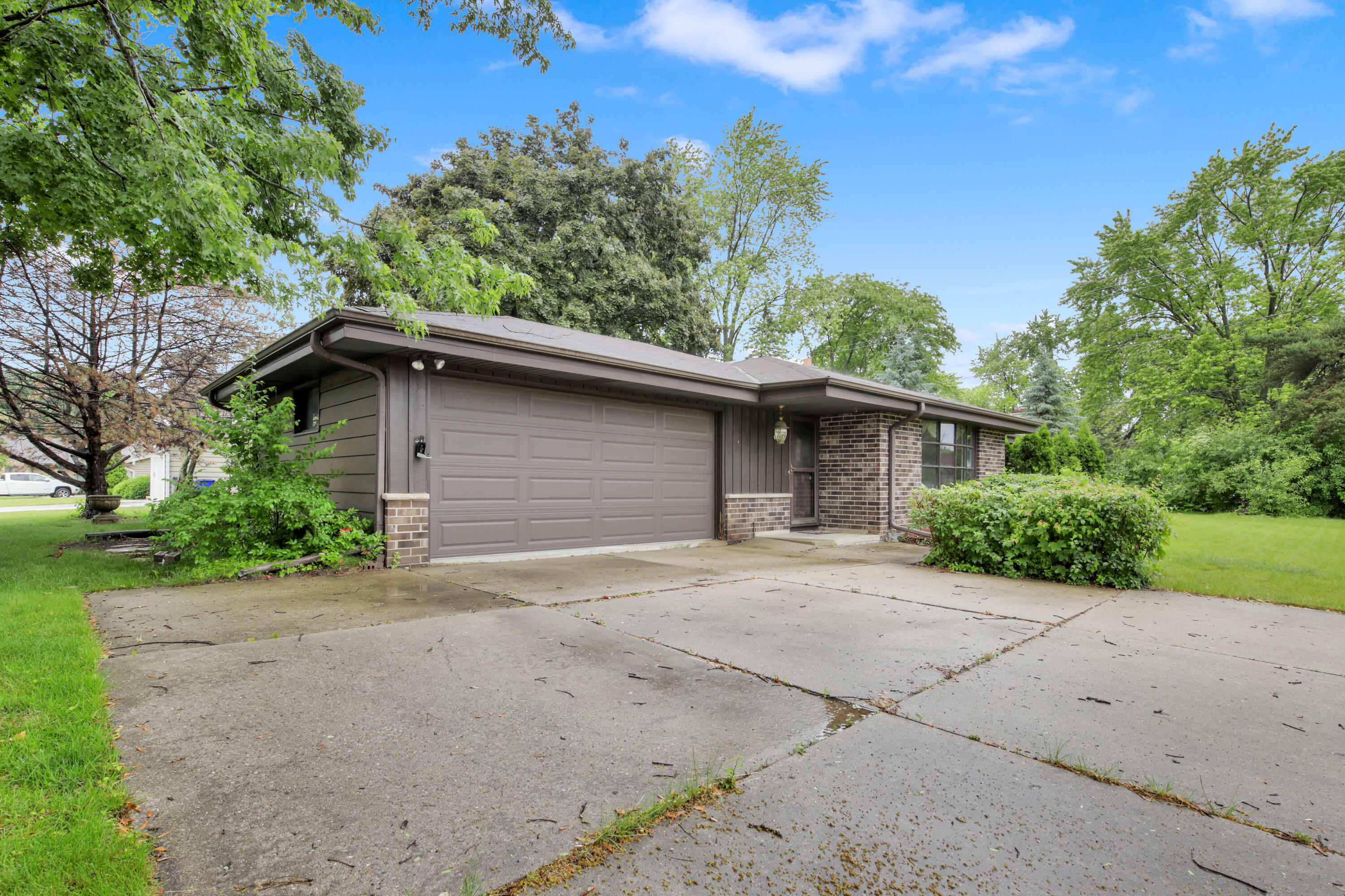 Property Photo: W132s6715 Fennimore Ln WI 53150
