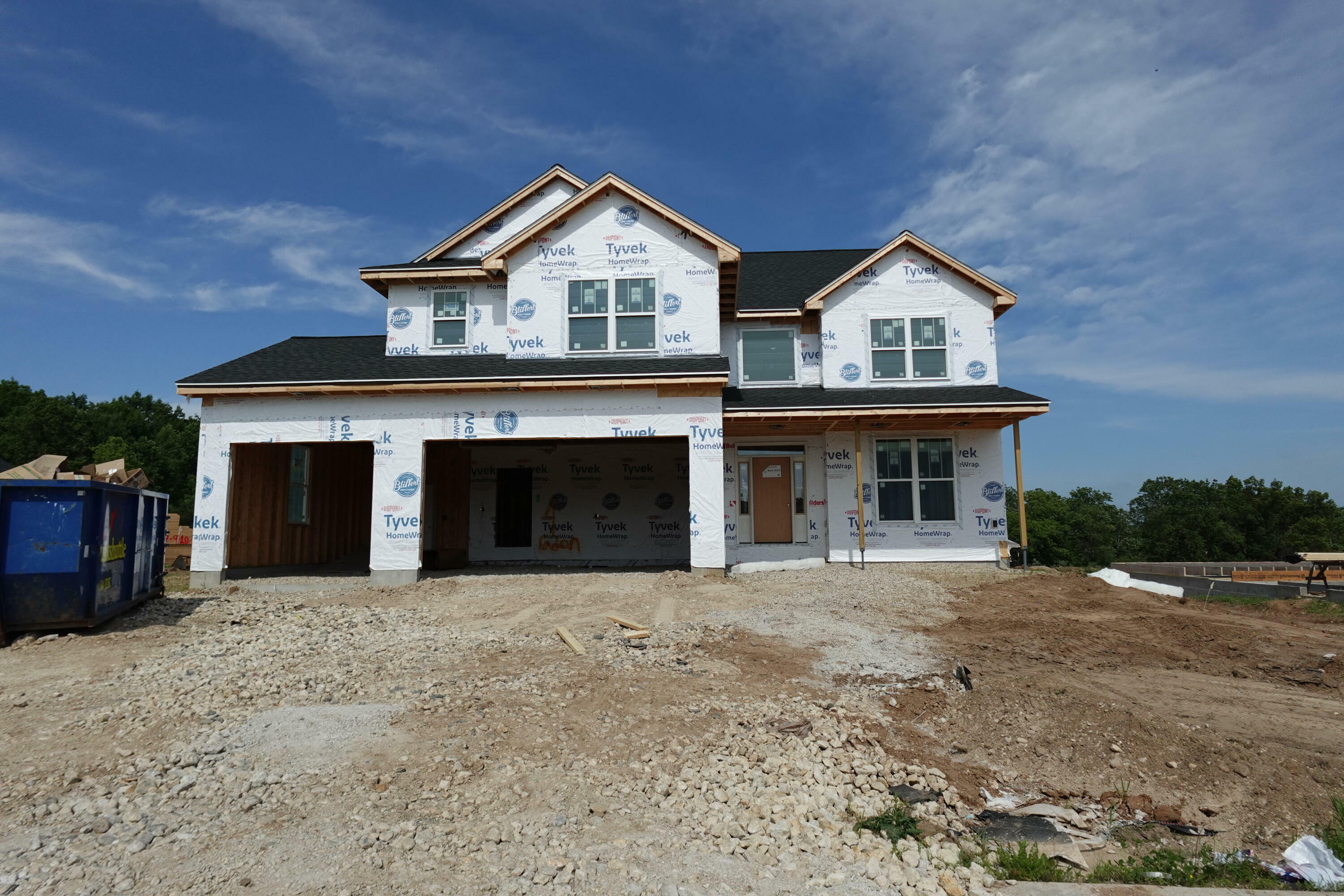 Property Photo:  511 Woodside Ct  WI 53095 