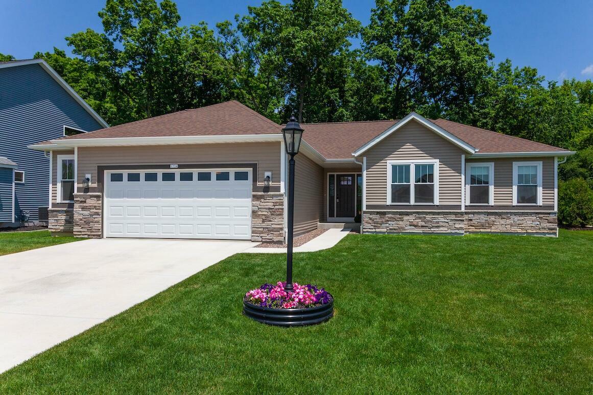 1734 Arthurs Pass  Oconomowoc WI 53066 photo