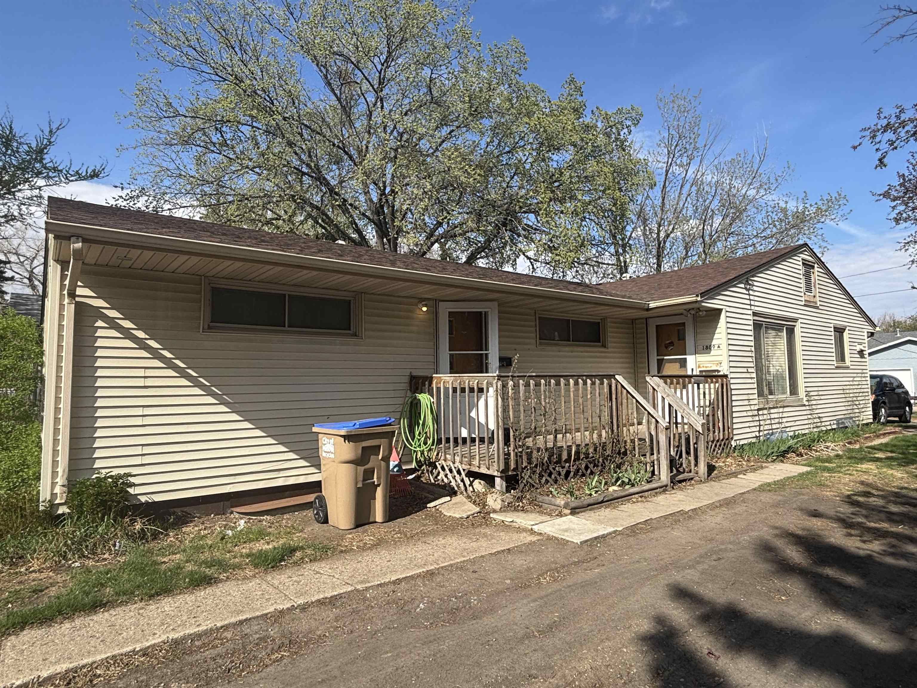 Property Photo: 1809 Main St S ND 58701