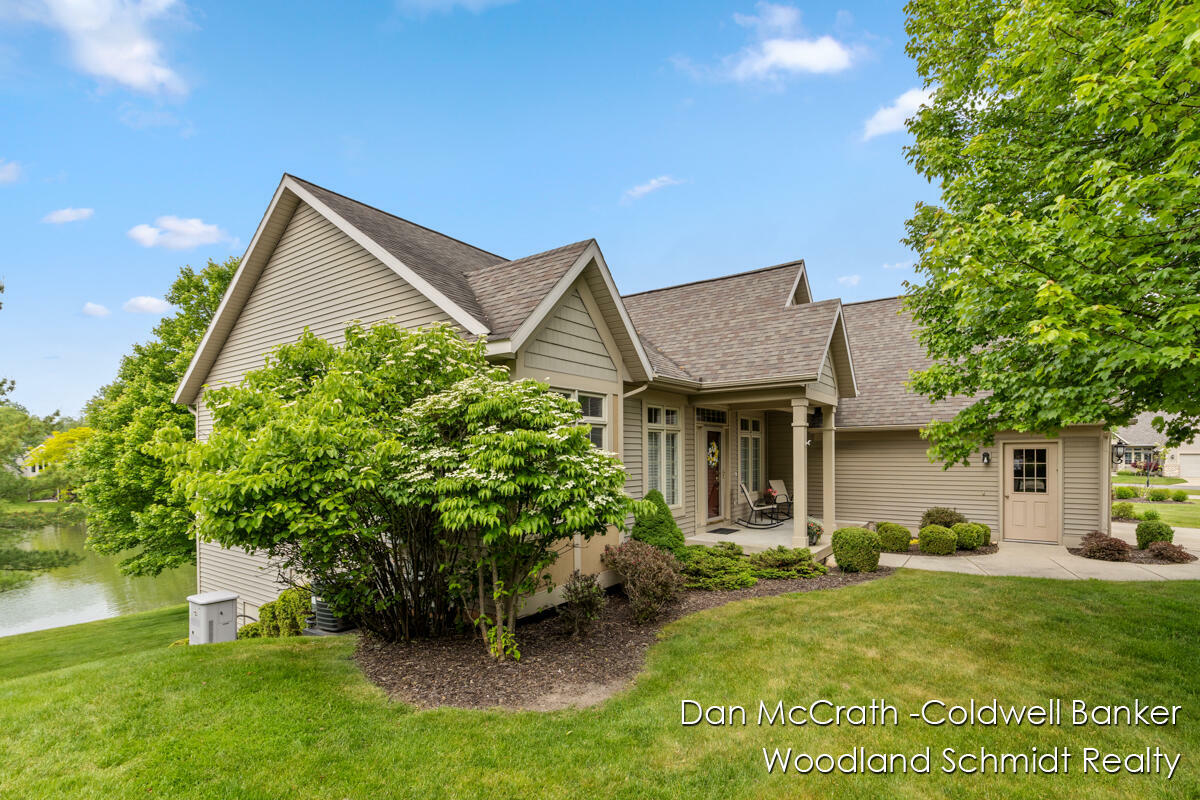 Property Photo:  1809 Woodside Trail NW  MI 49504 