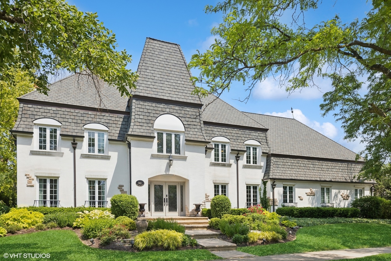 Property Photo: 301 E 59th Street IL 60521
