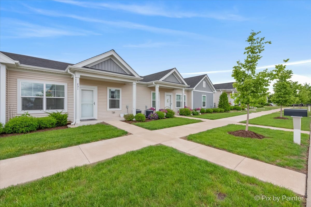 Property Photo: 231 S Walnut Street IL 60112