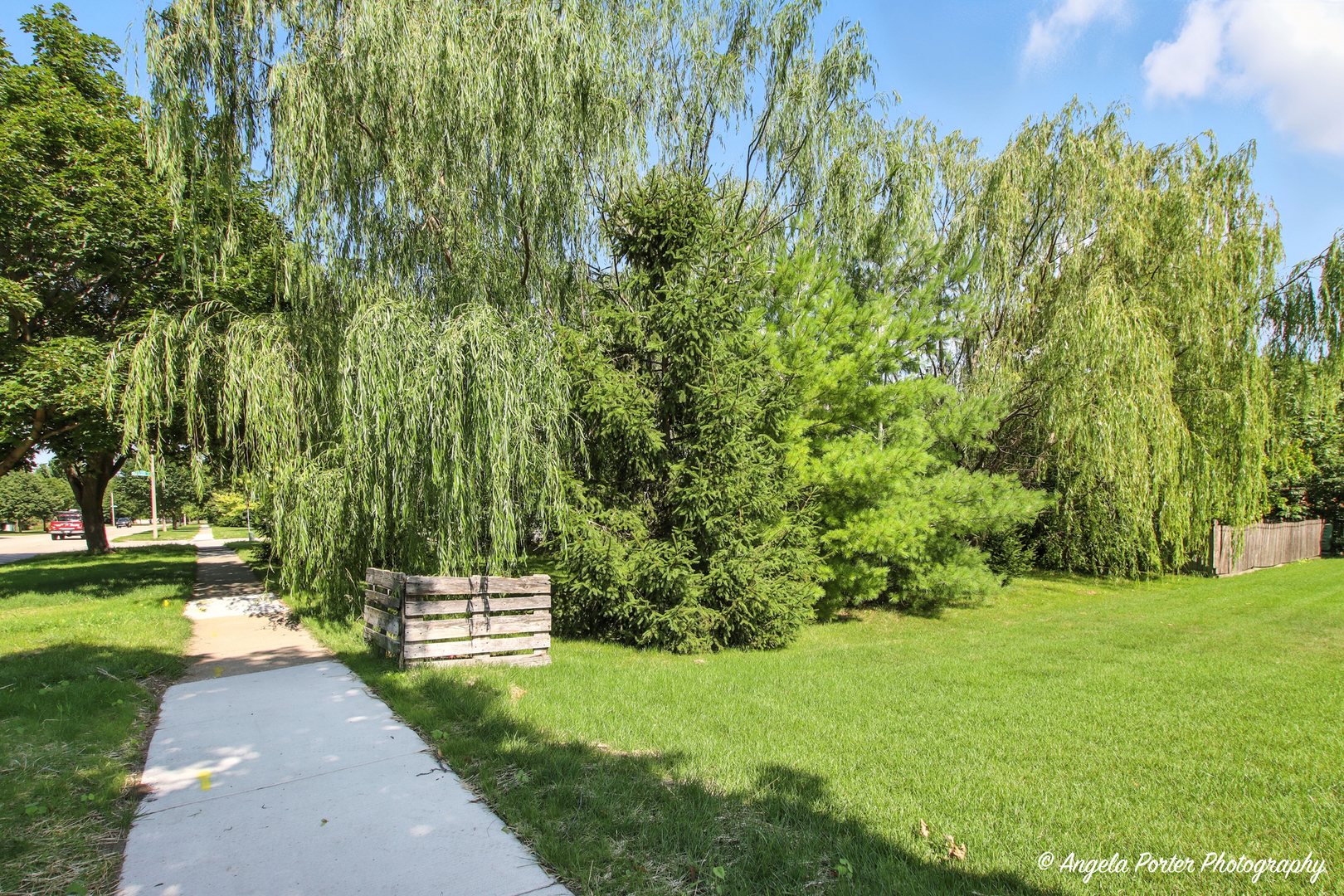Property Photo:  1724 Hartford Lane  IL 60014 