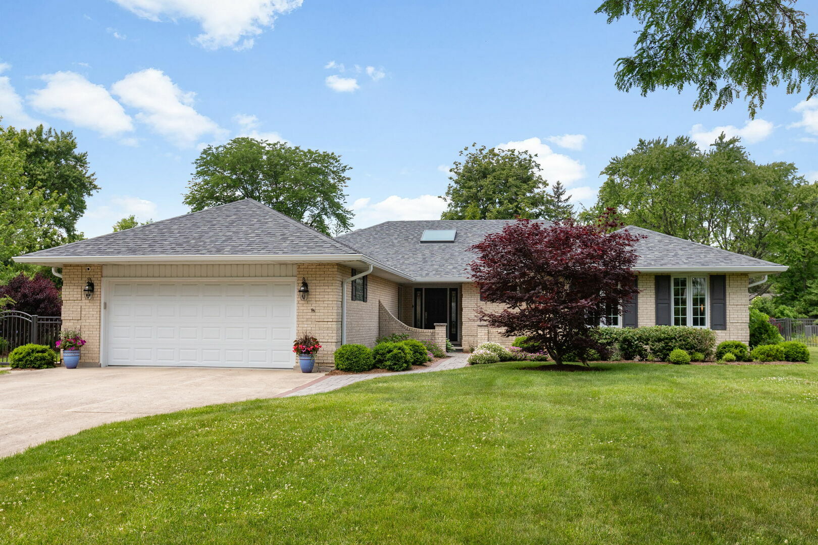 Property Photo: 1060 Highland Avenue IL 60045
