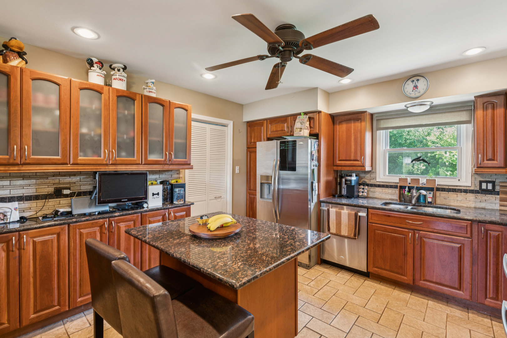 Property Photo: 1313 Glen Hill Drive IL 60139