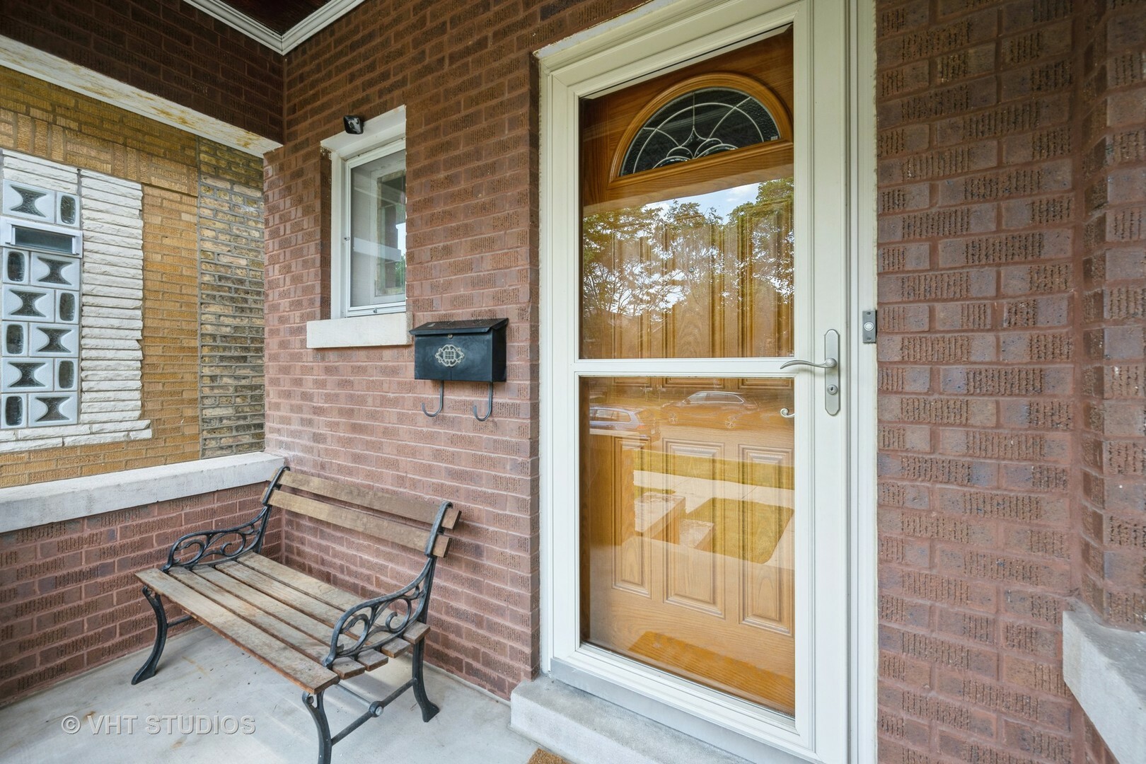 Property Photo: 5404 W Henderson Street IL 60641