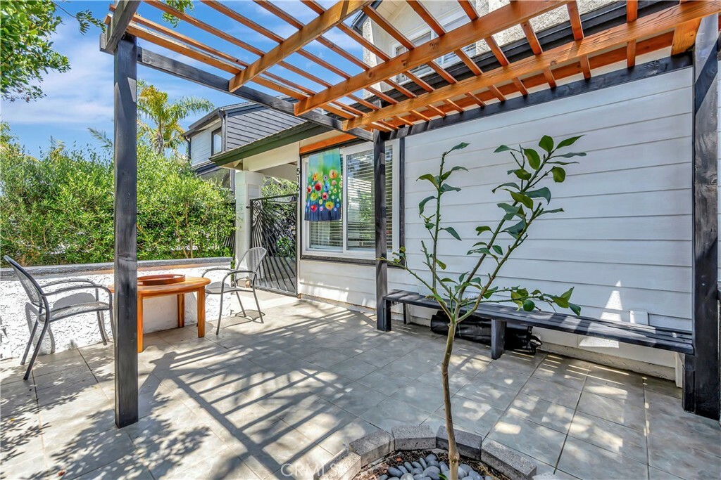 Property Photo: 516 19th Street CA 92648