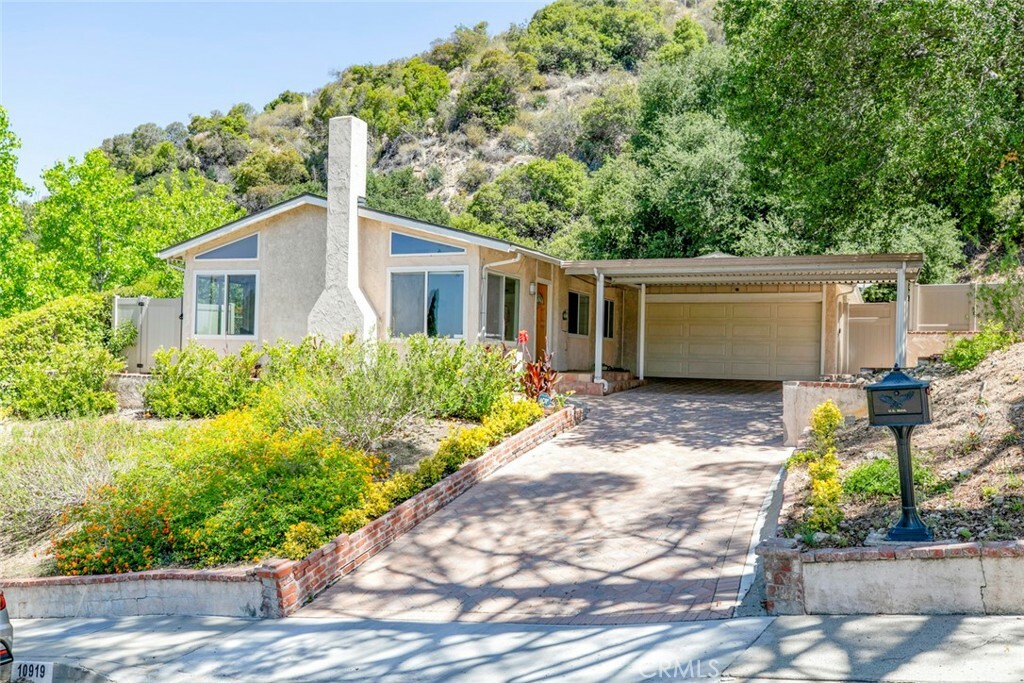 Property Photo: 10919 Terecita Road CA 91042