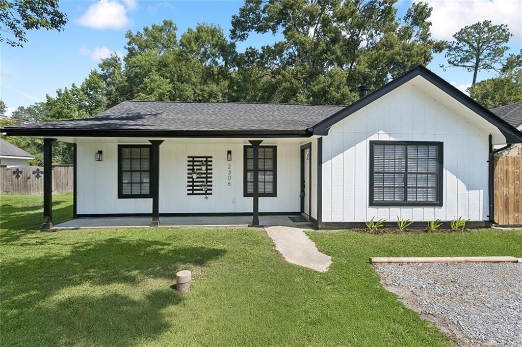 Property Photo:  2306 Bluebird Street  LA 70460 