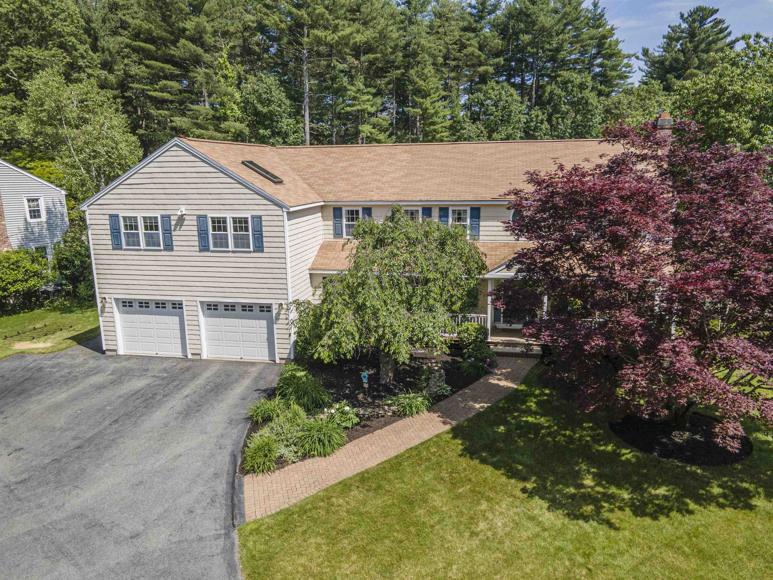 Property Photo: 11 Watersedge Drive NH 03063