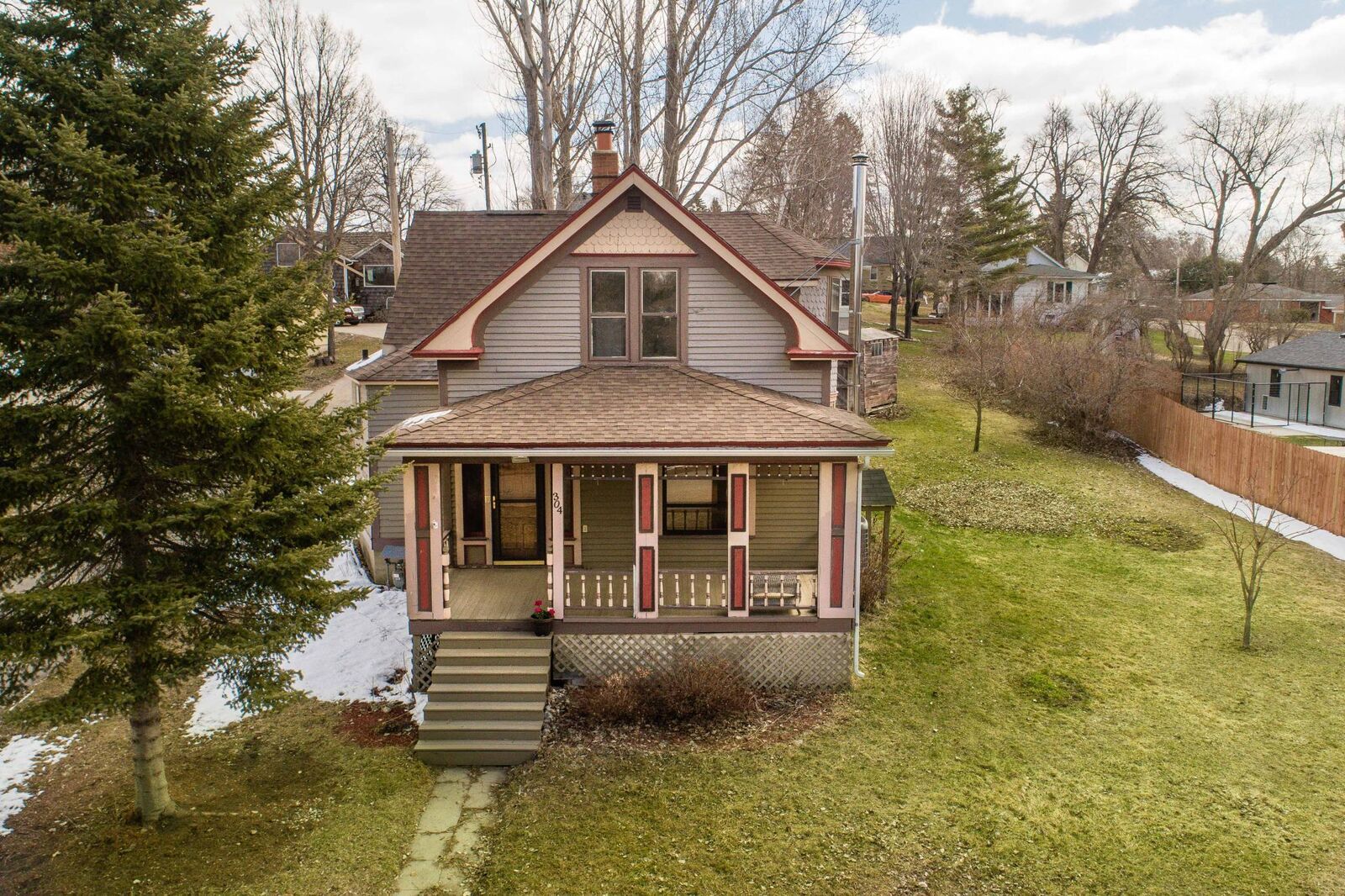 Property Photo:  304 N Washington Avenue  MN 56515 