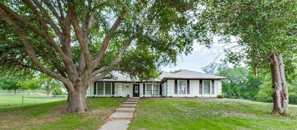 Property Photo:  2304 Oak Knoll Court  TX 76034 