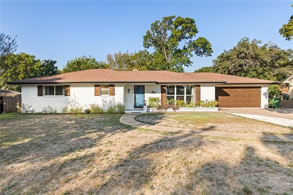 Property Photo:  8725 Wren Drive  TX 76712 