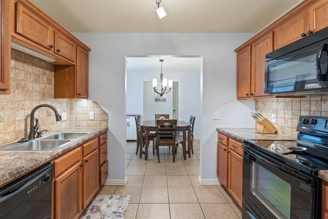 Property Photo:  3405 SW Picasso Boulevard  AR 72712 