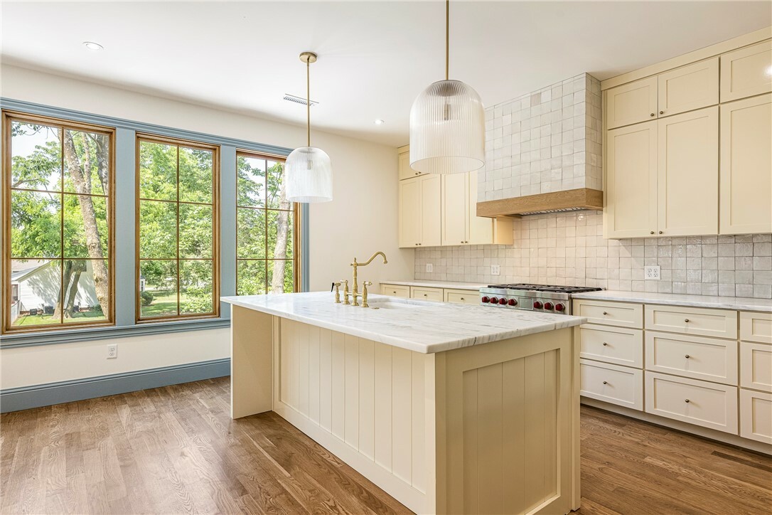 Property Photo: 302 NW 5th Street AR 72712