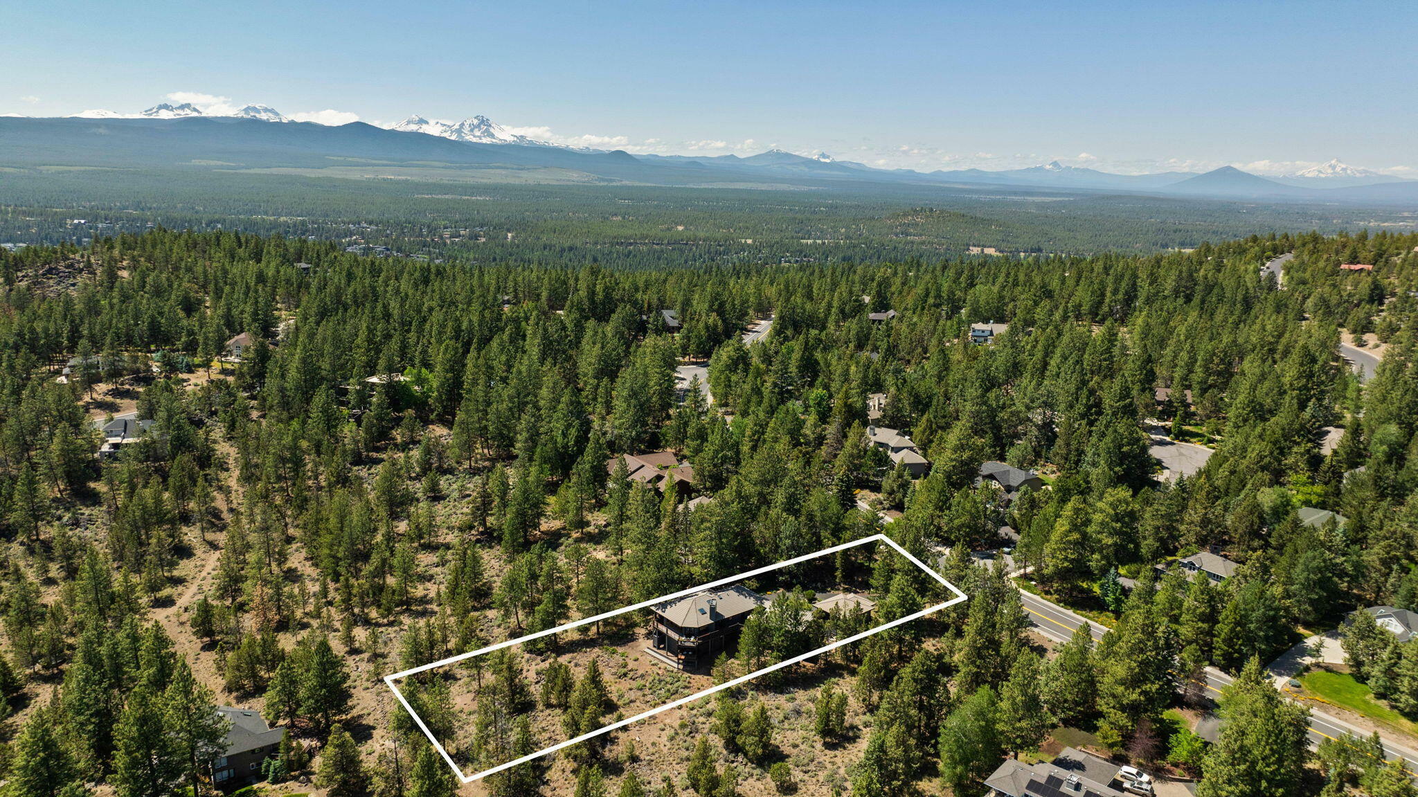 Property Photo: 1627 NW Summit Drive OR 97703