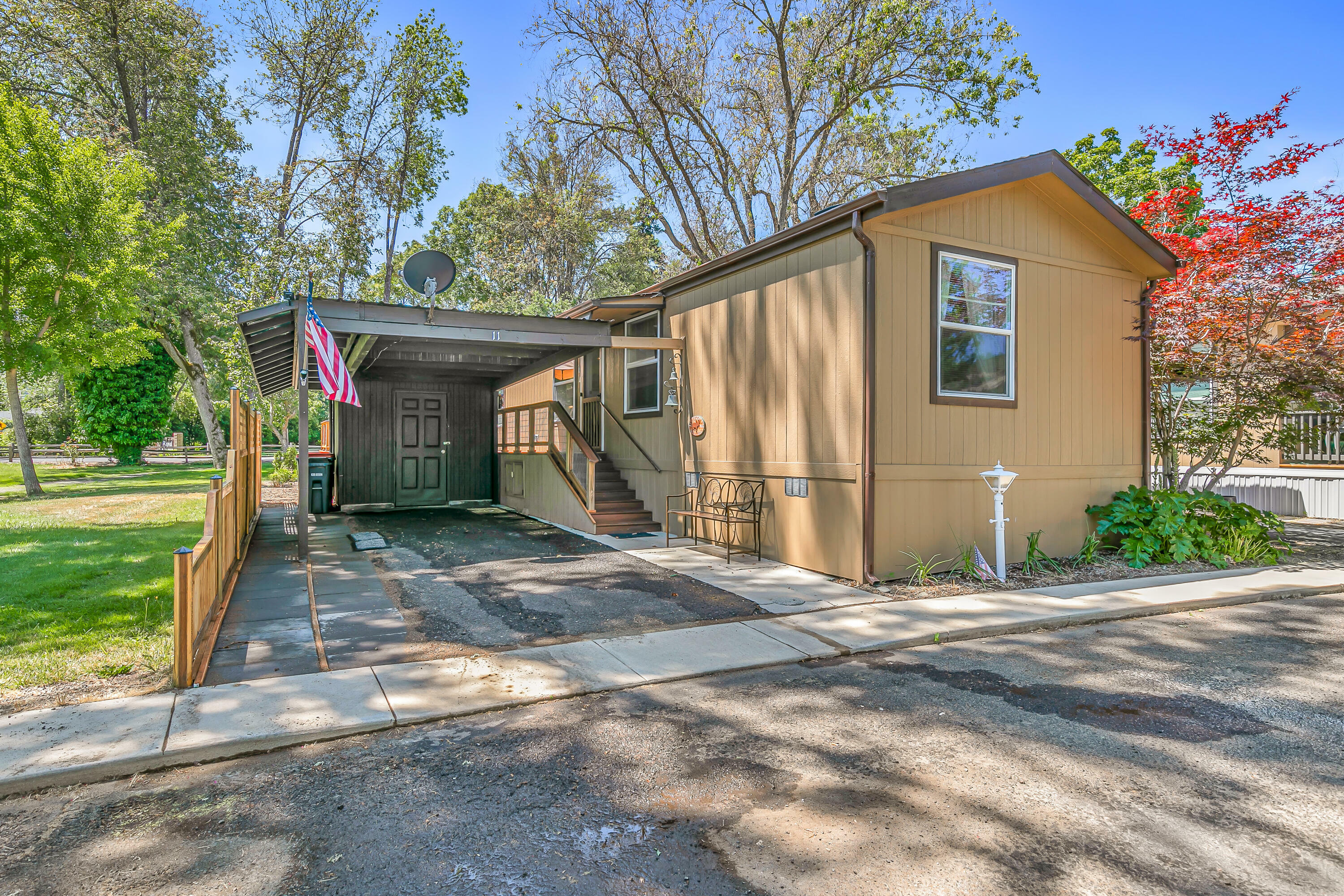 Property Photo: 1055 N N 5th Street 11 OR 97530