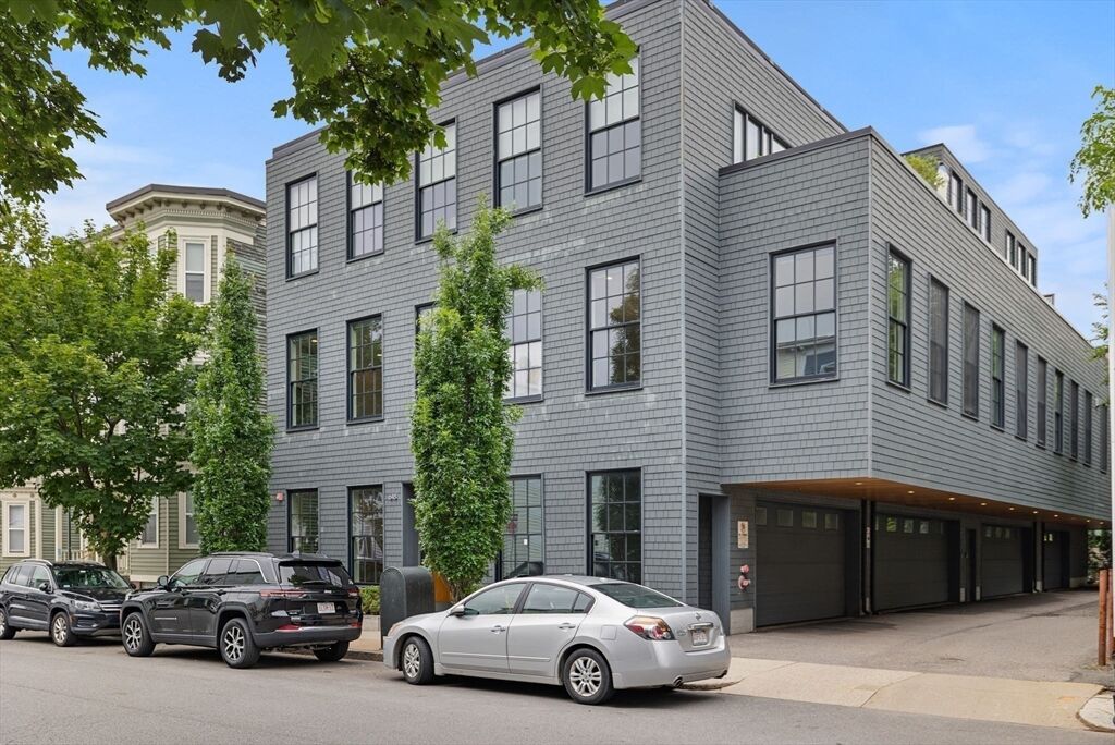 Property Photo: 618 East 2nd St 2 MA 02127