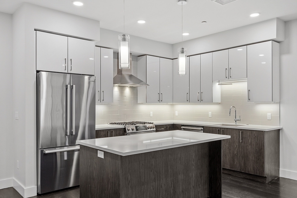 Property Photo: 124 Highland Ave 304 MA 02143
