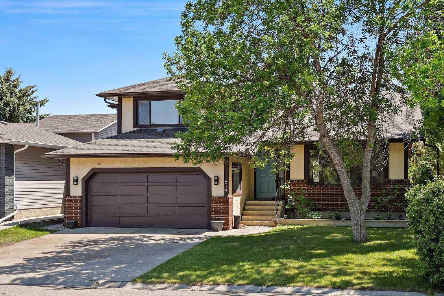 Property Photo: 216 Scenic Hill Close NW AB T3L 1P3