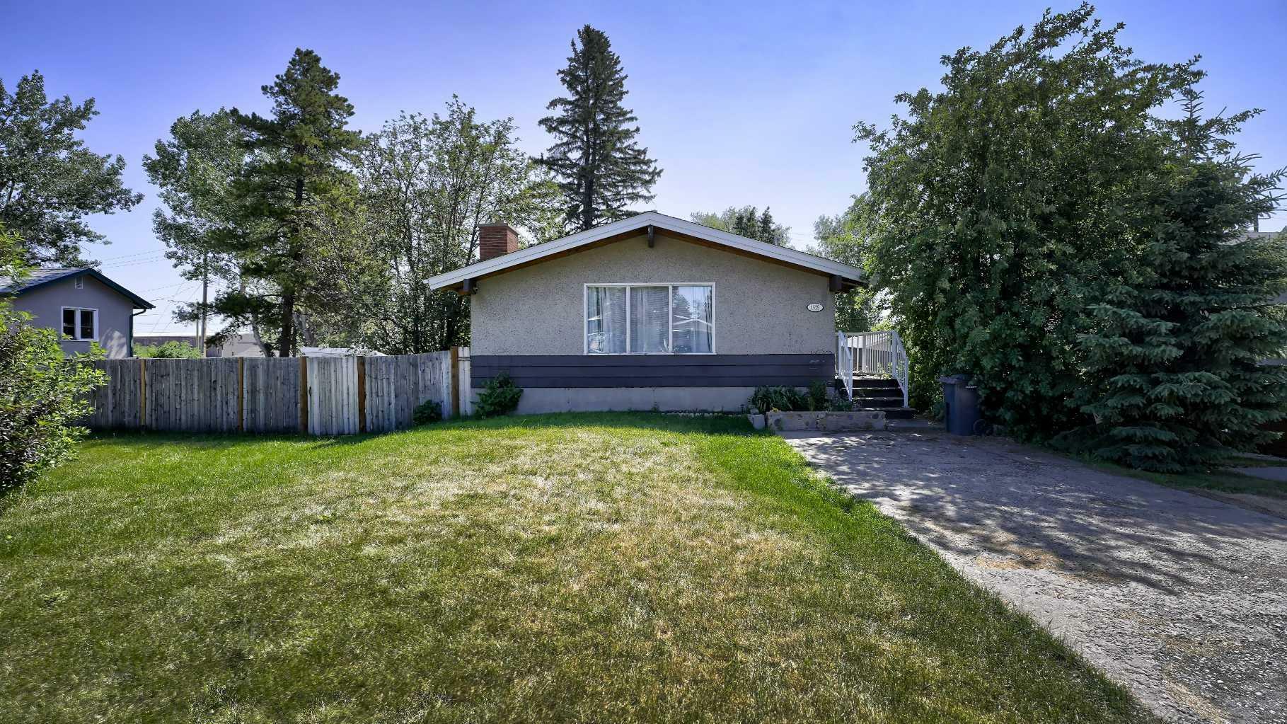 Property Photo: 1629 Ross Street AB T0M 0S0