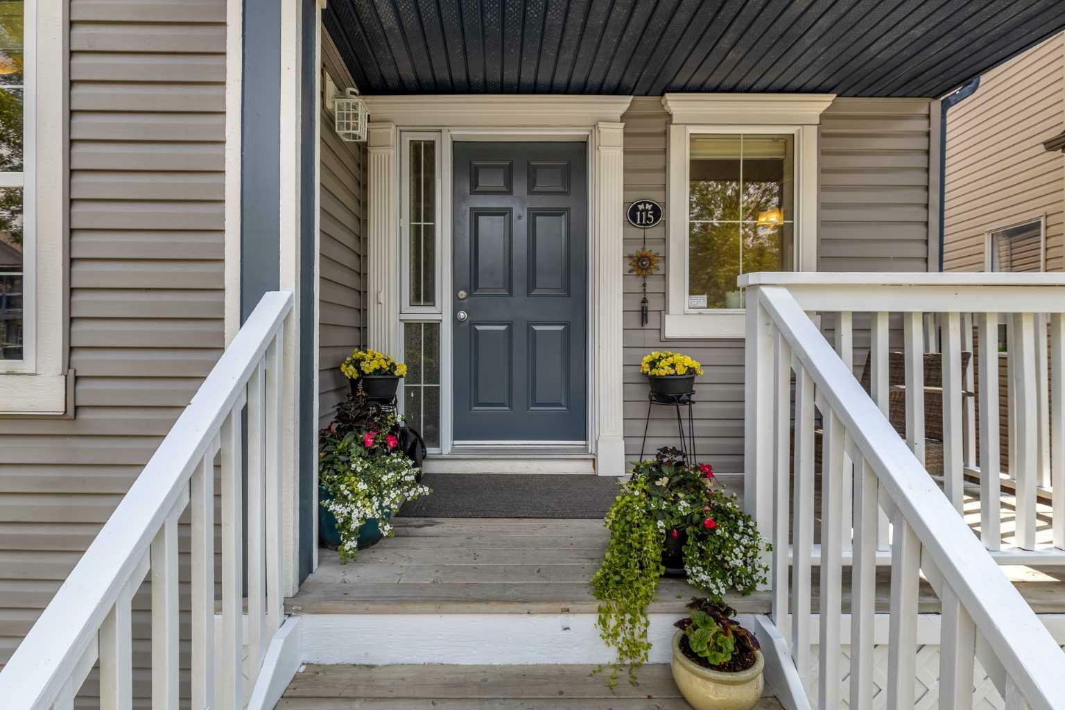 Property Photo:  115 Elgin Terrace SE  AB T2Z 0H6 