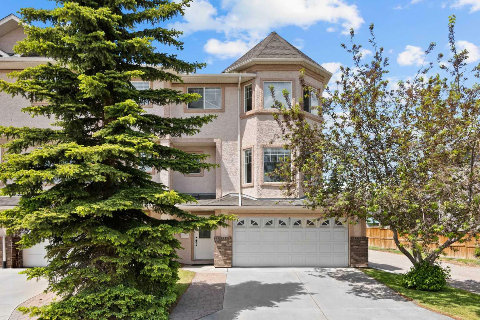 393 Northmount Drive NW  Calgary AB T2K 3H4 photo