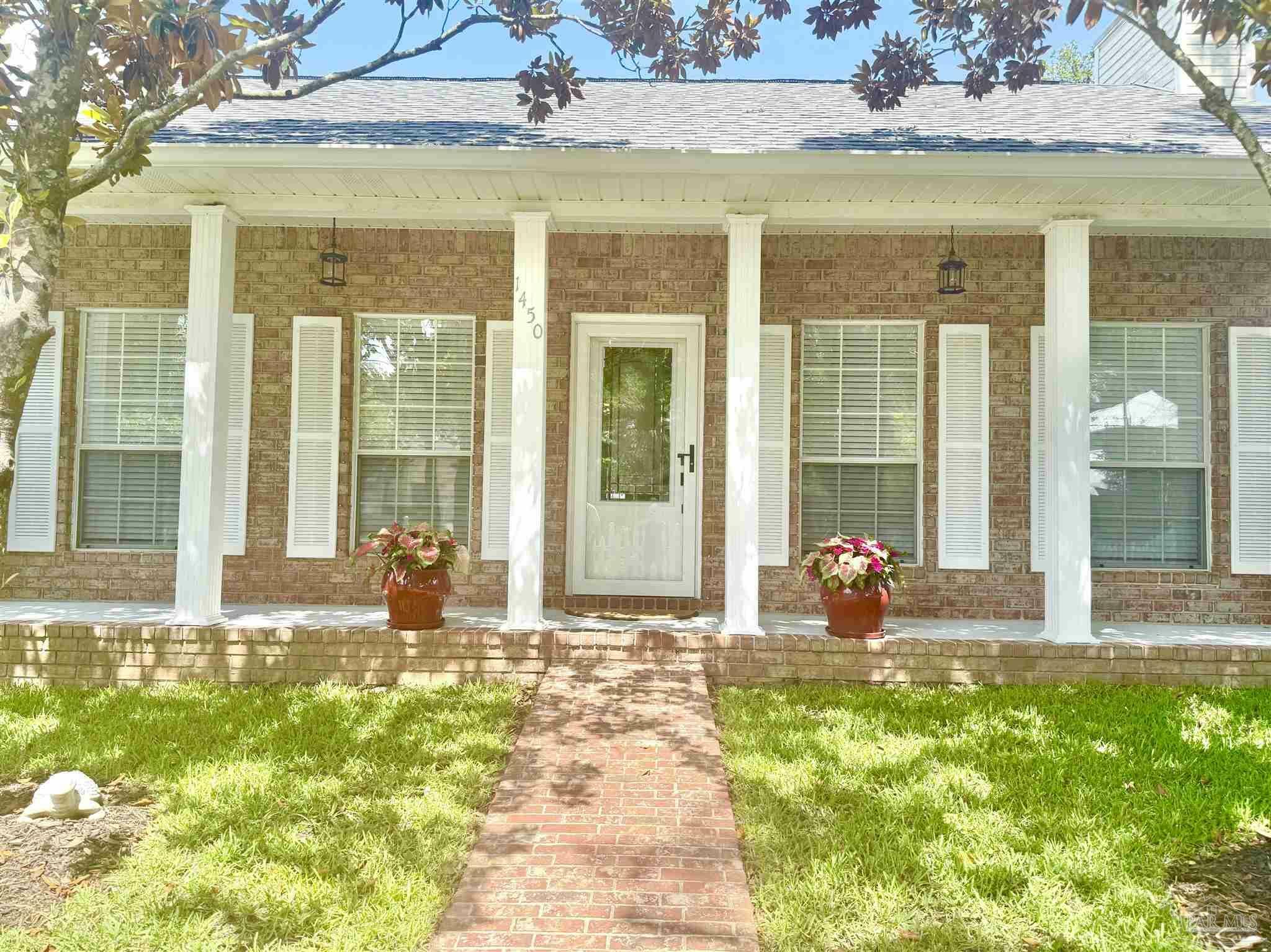 Property Photo: 1450 N 11th Ave FL 32503