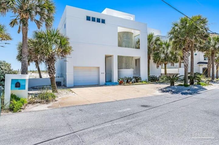 Property Photo: 310 Ariola Dr FL 32561