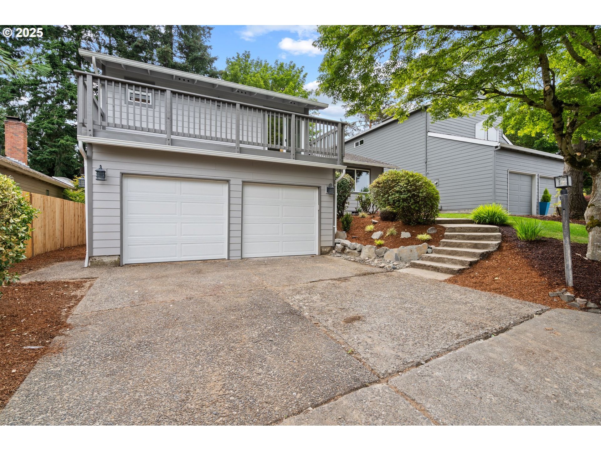 Property Photo: 6300 SW Arranmore Pl OR 97223
