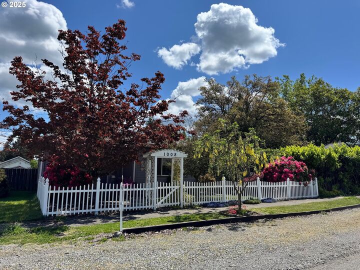 Property Photo: 1008 F St WA 98531