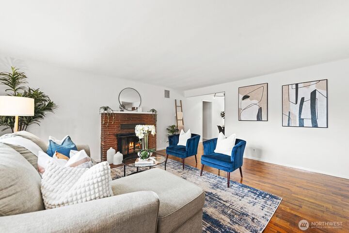 Property Photo:  5325  238th Street SW  WA 98043 