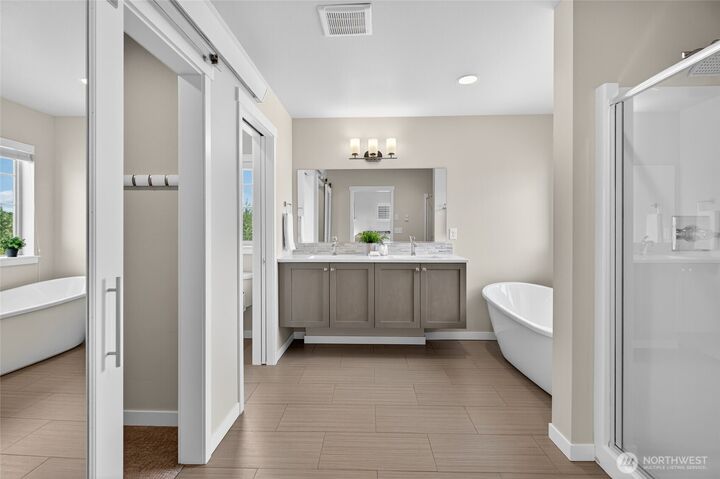 Property Photo:  704  Springside Lane  WA 98226 