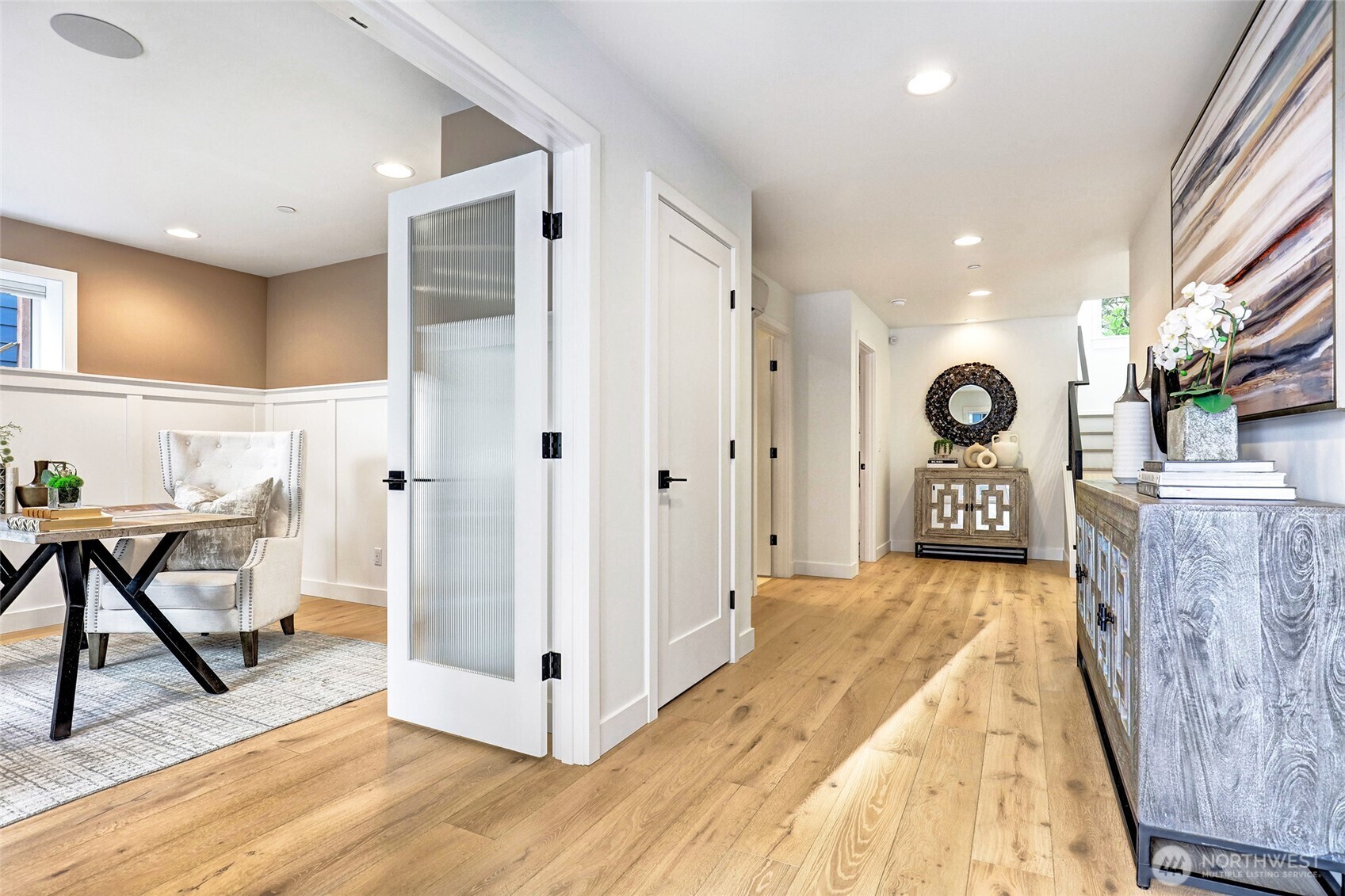 Property Photo: 11216 NE 67th Street 4 WA 98033