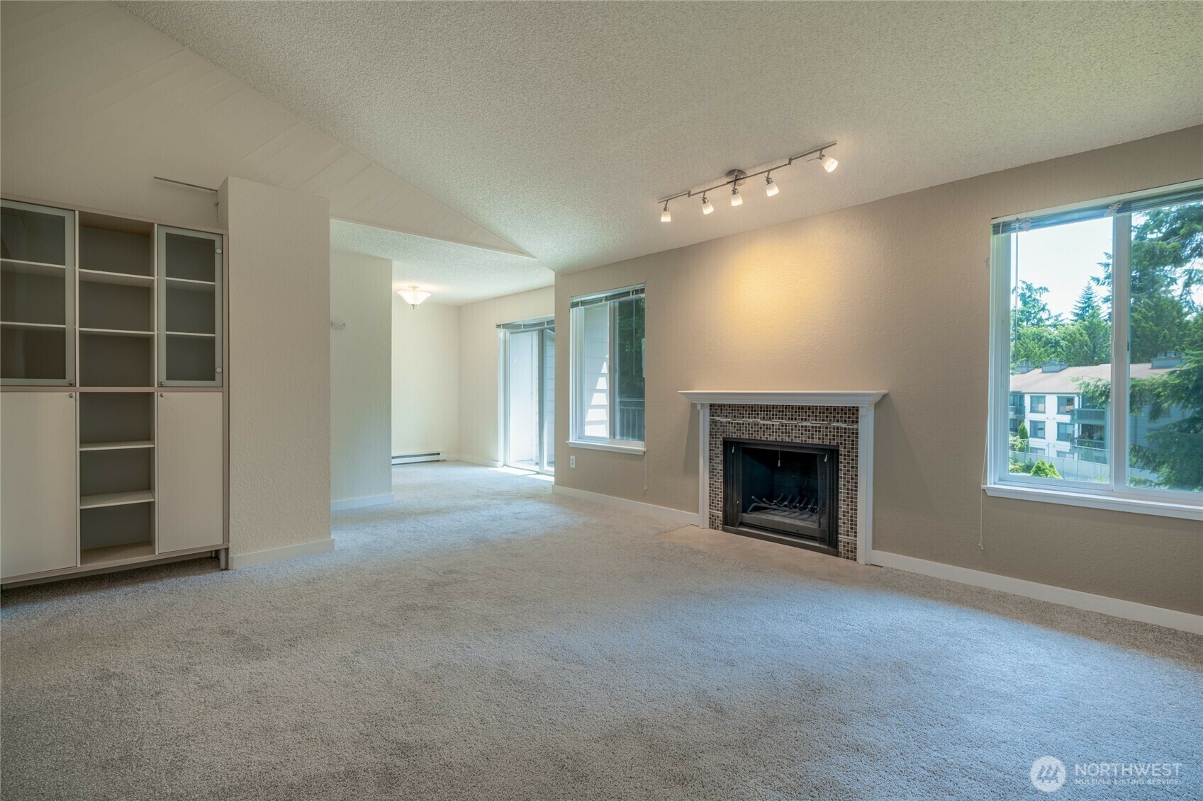 Property Photo: 12617 NE 130th Way E303 WA 98034