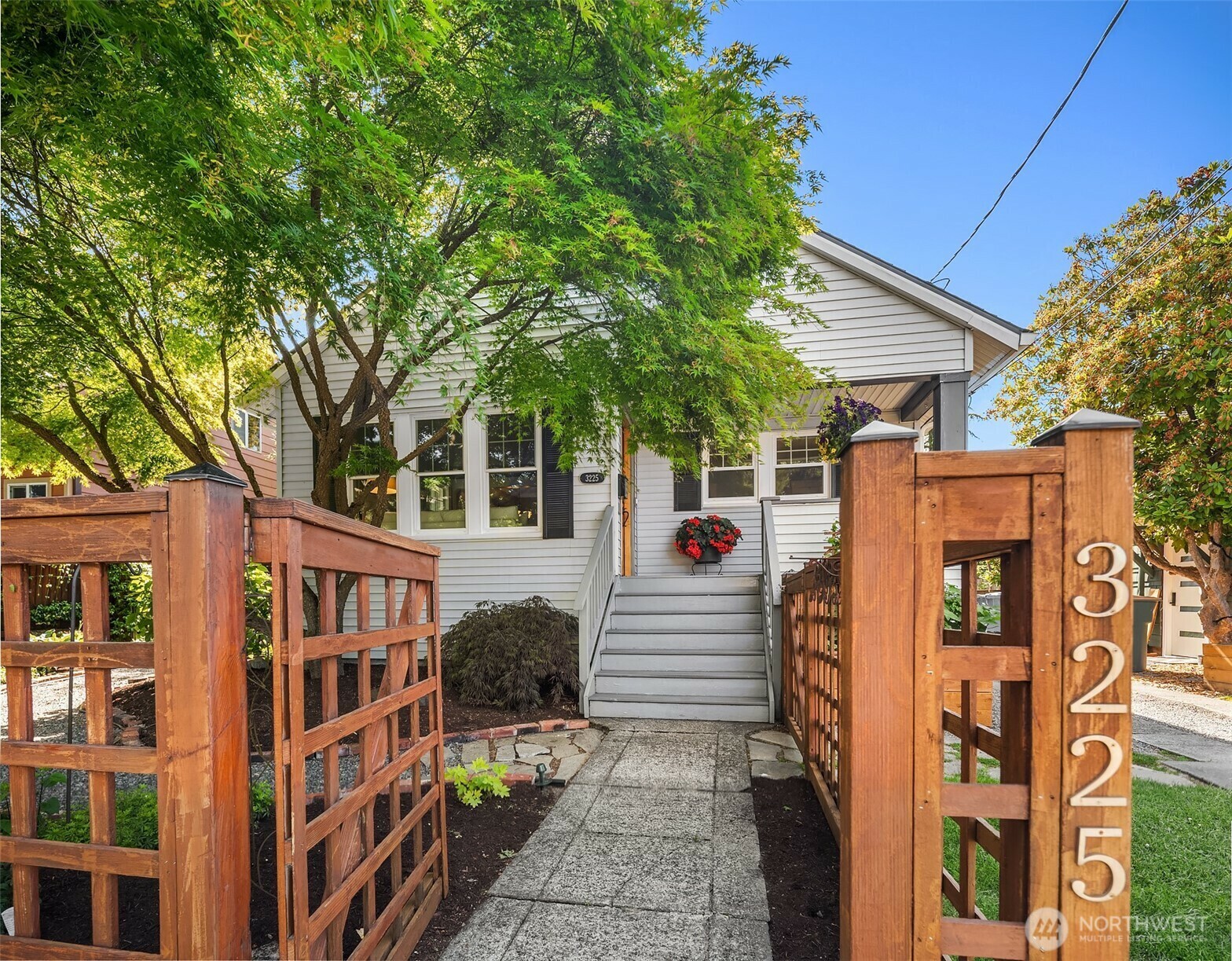 Property Photo: 3225 Walnut Avenue SW WA 98116