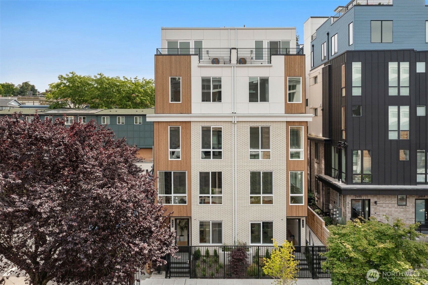Property Photo: 222 B 10th Avenue E WA 98102