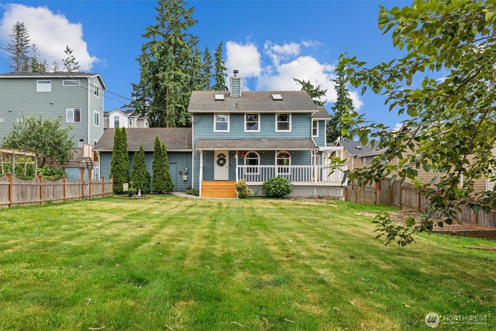 Property Photo: 14014 Ash Way WA 98087