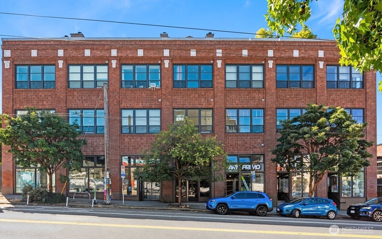 Property Photo: 417 E Pine Street 211 WA 98122