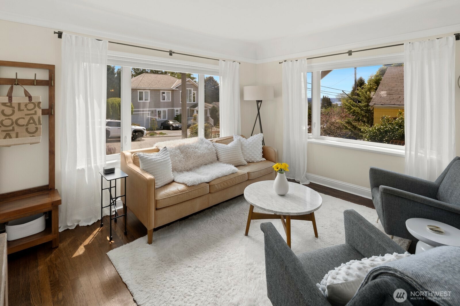 Property Photo: 4106 SW Kenyon Street WA 98136