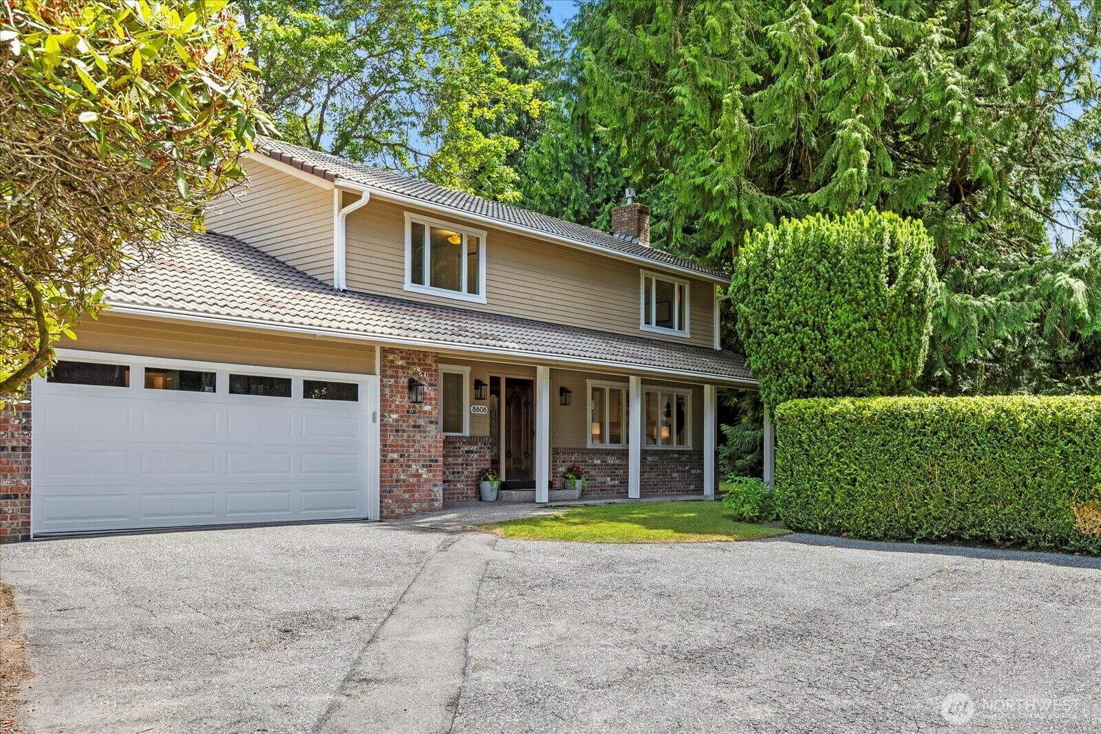 Property Photo: 8606 184th Street SW WA 98026