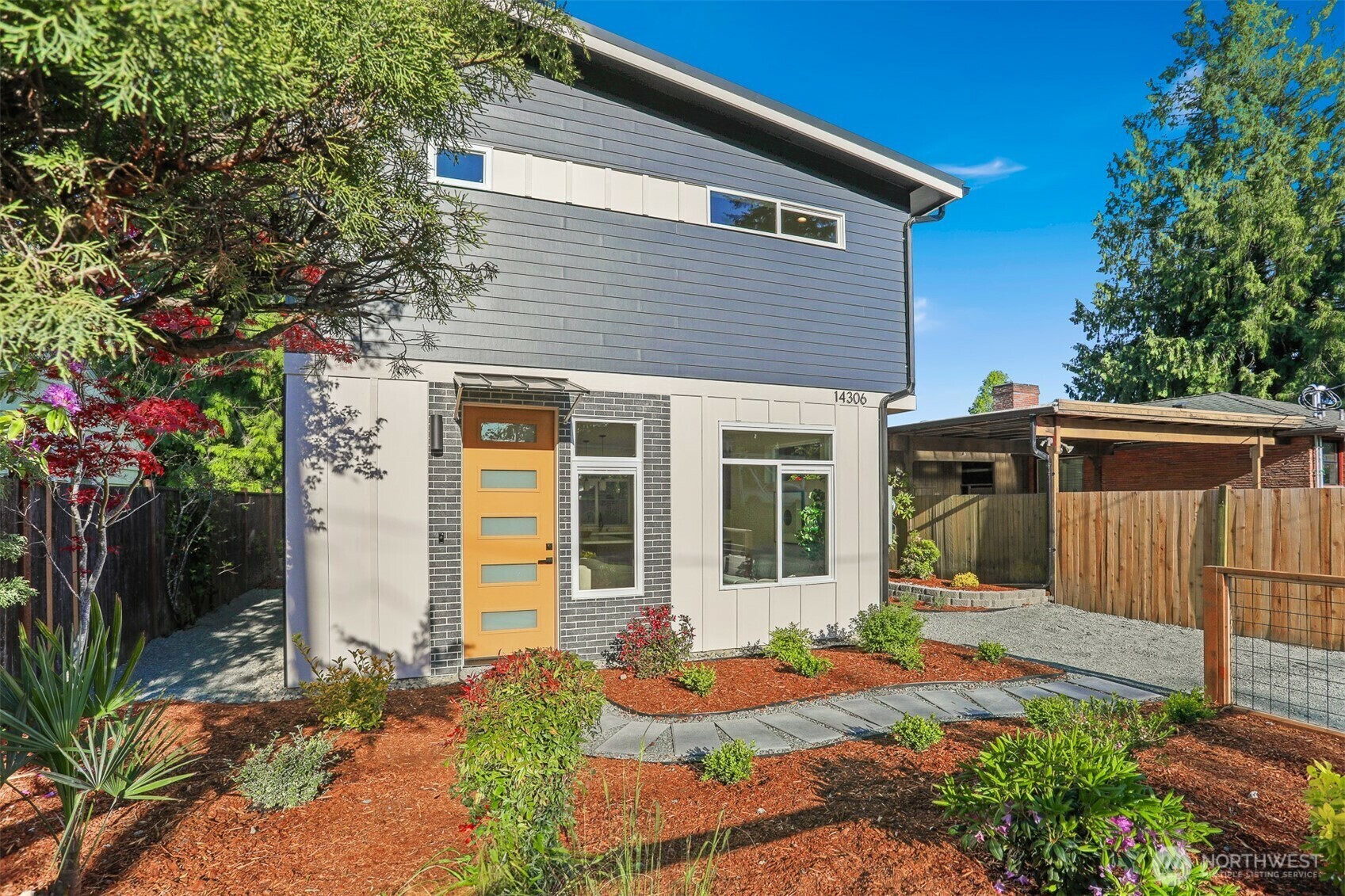 Property Photo: 14306 Dayton Avenue N WA 98133