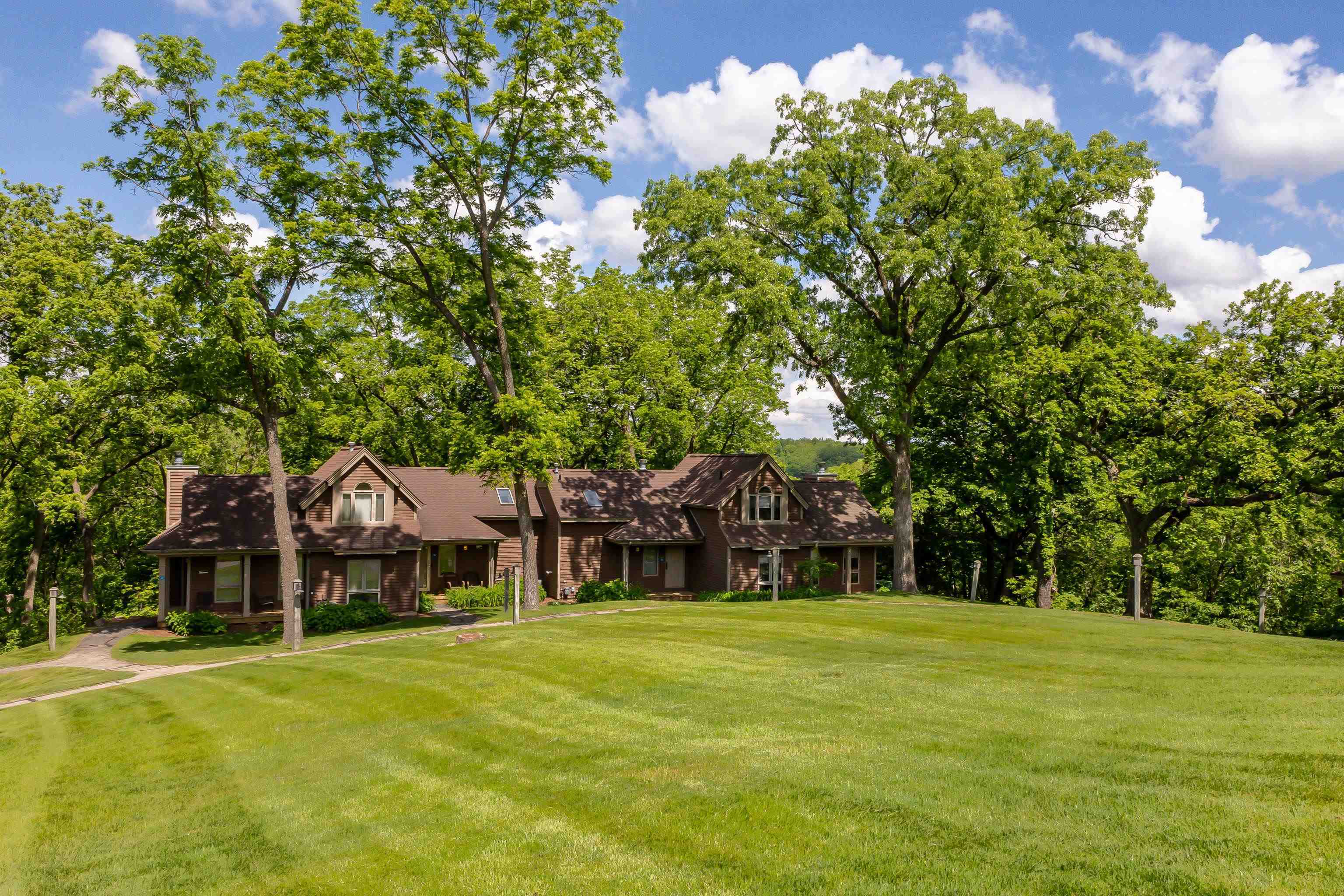 Property Photo: 105 Walnut Hill Drive IL 61036