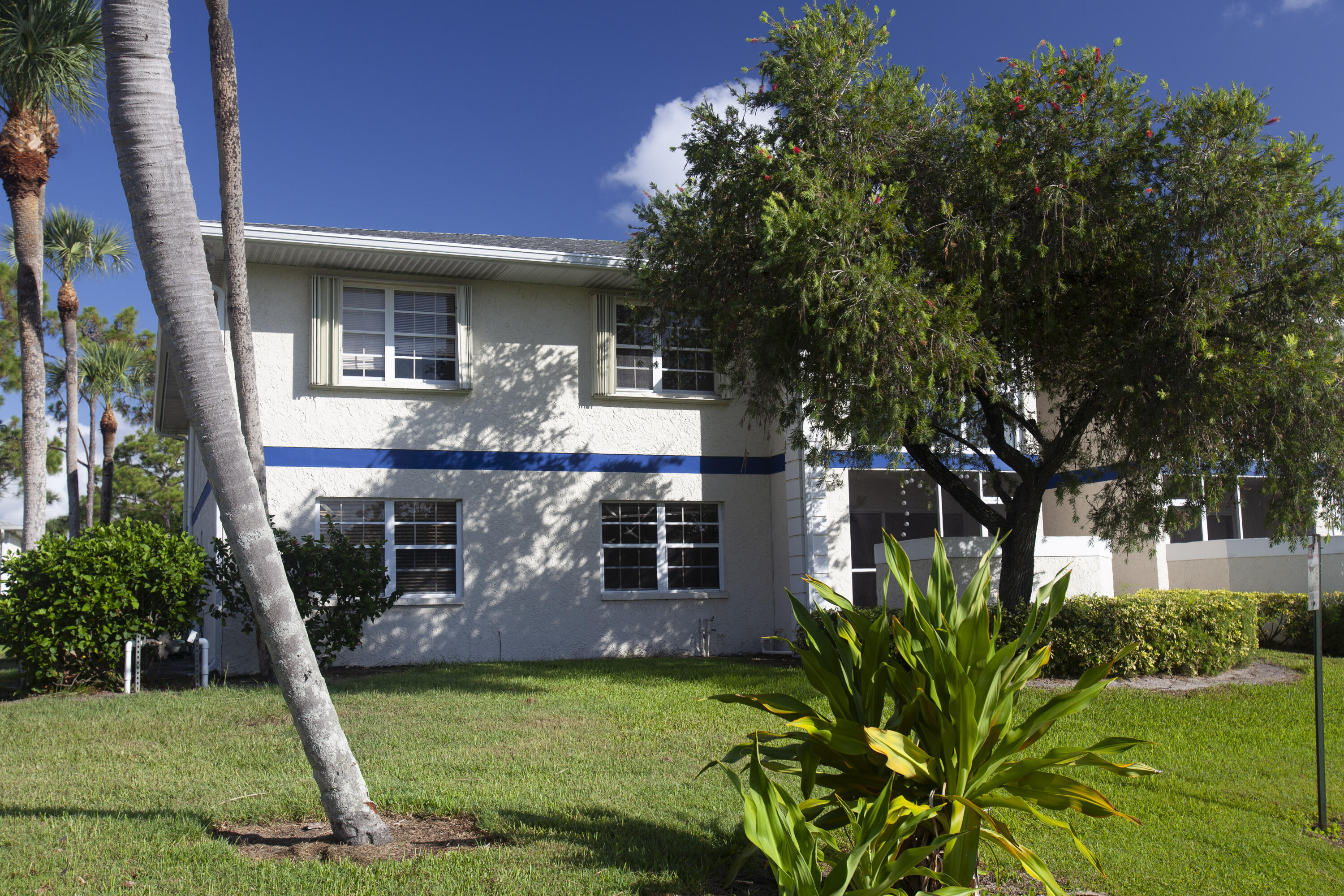 Property Photo: 1531 SE Royal Green 102 Circle 102 FL 34952