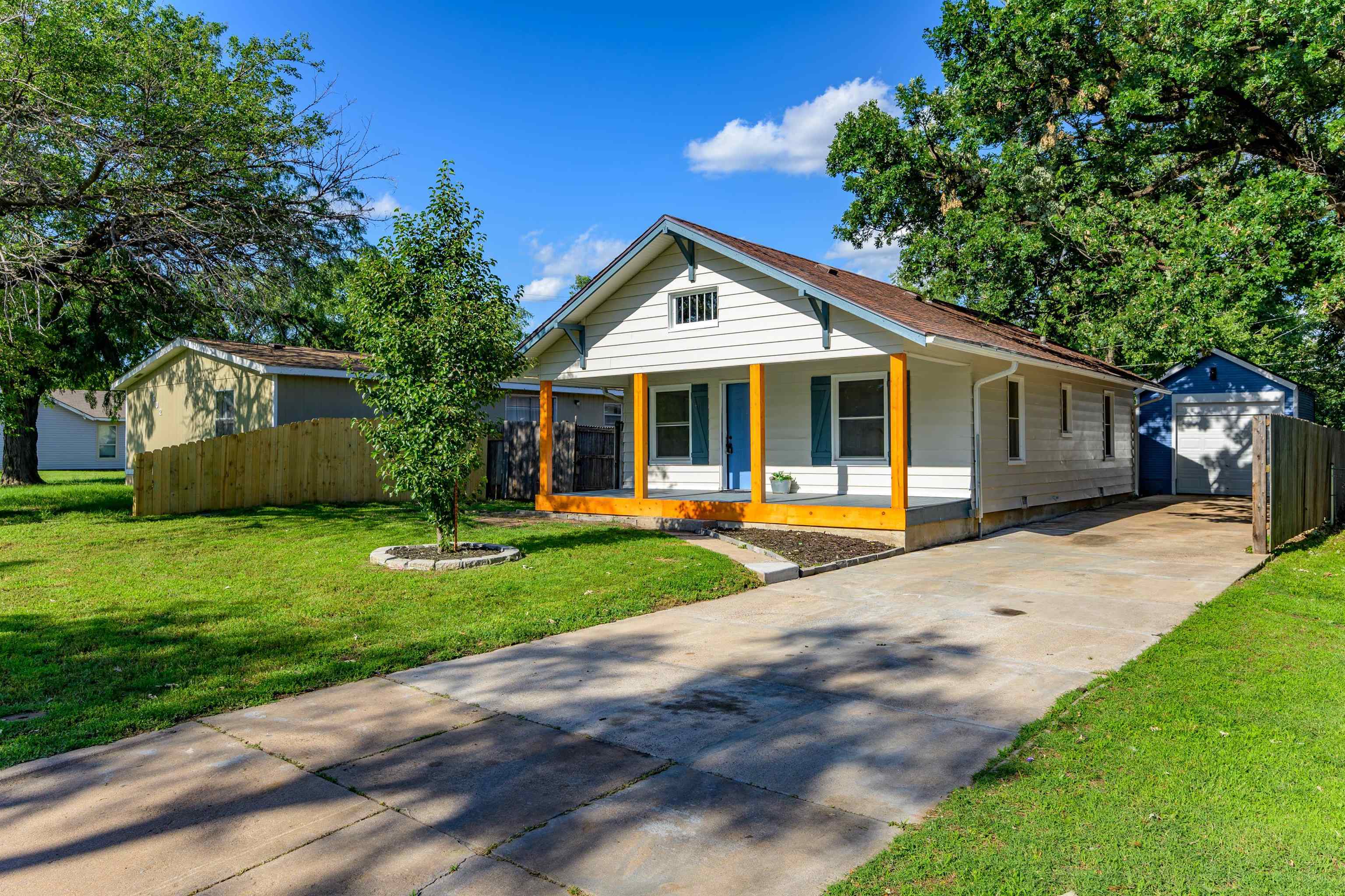 Property Photo: 1808 S Euclid Ave KS 67213-3224